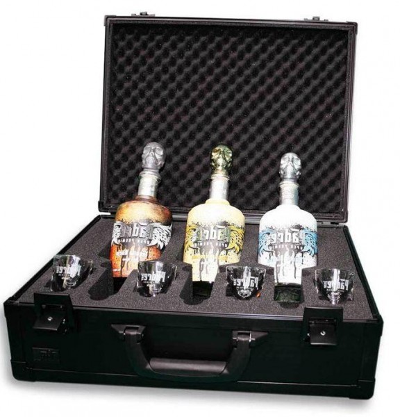 PADRE Azul PRÄSENTATIONSKOFFER mit den 3 Sorten Tequila plus 4 Shotgläser 3 x 70 cl / 38 % Mexico